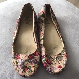 Floral size 8 flats by self esteem brand